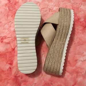 Bonnibel Tan Platform Sandals New Size 7